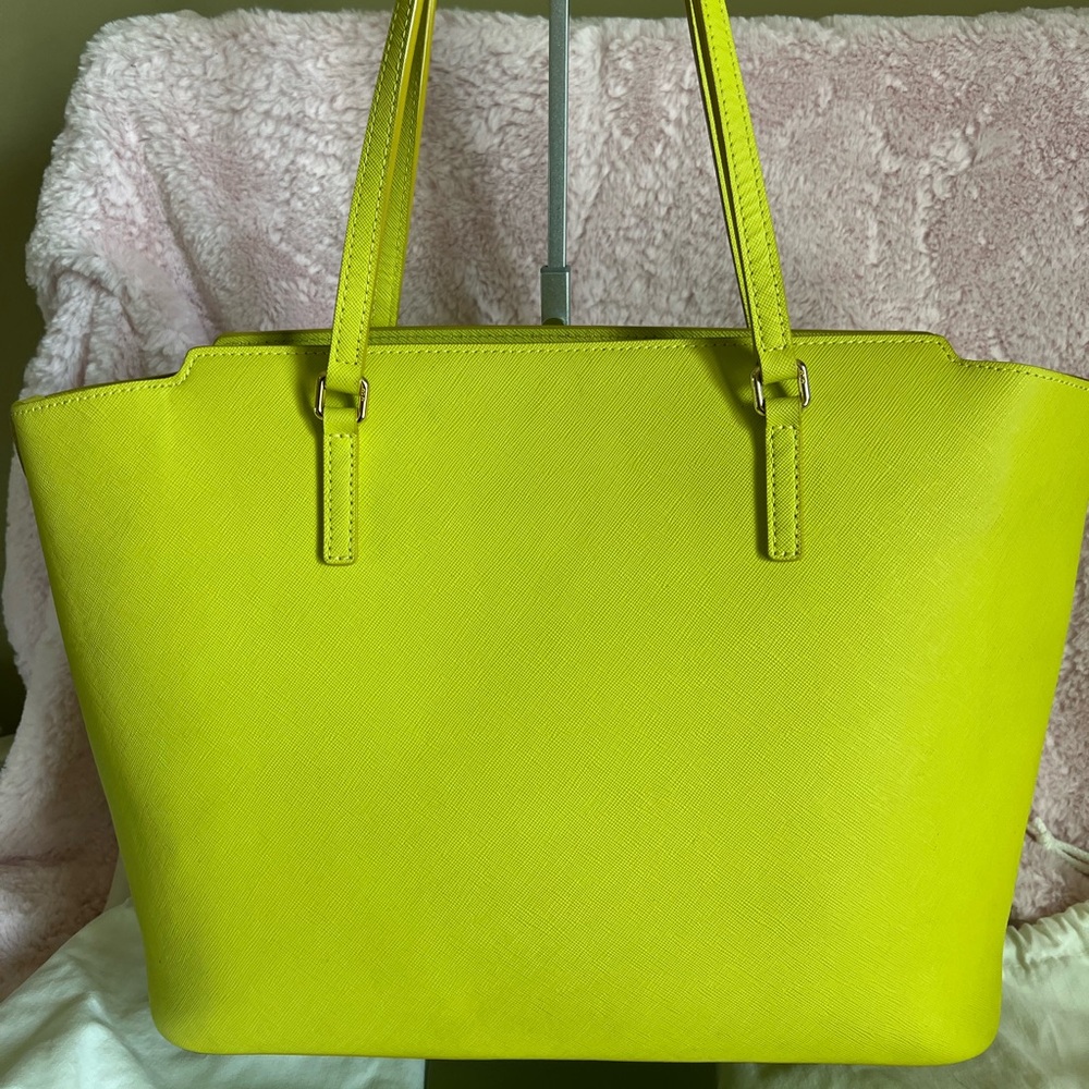 MCM Vibrant Yellow Tote - Picture 4 of 16